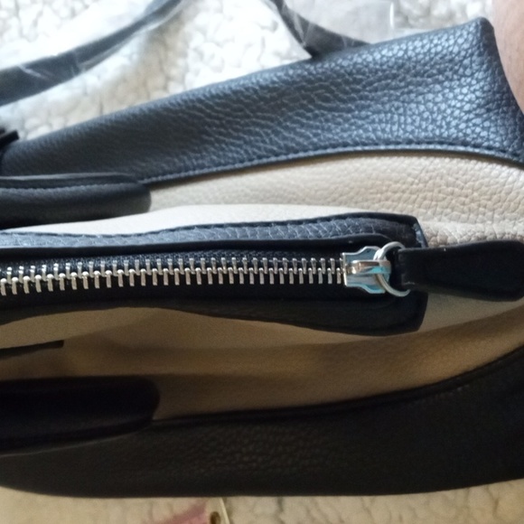 Nine West Dome. Bag, black and taupe, NWT, crossbody strap removable and handles - Picture 10 of 13